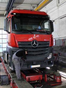 Einstellungsarbeiten und Restarbeiten - Fahrzeug fertig