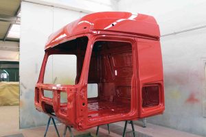 Neues Fahrerhaus wird lackiert