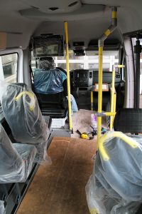 Sitze, Haltestangen und sonstige Extras