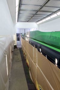 Lackierung Gelenkbus in Lackierkabine mit 21 Meter Länge