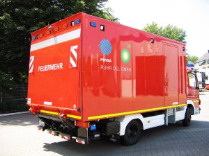 Gerätewagen mit Ladebordwand und Seitentüre