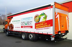 Curtainsider mit Ladebordwand