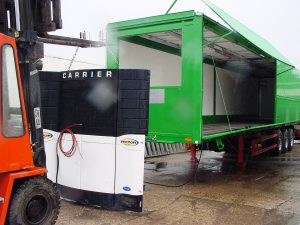 Neues Kühlaggregat wird aufgebaut