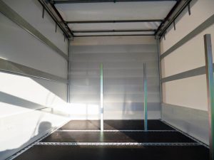 Innen mit entsprechender Ladungssicherung