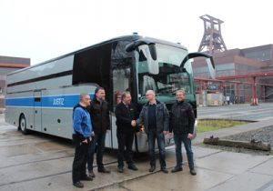 Übergabe Gefangenentransportbus