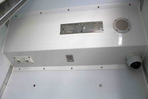 Lüftung, Lautsprecher und Kameraüberwachung in jeder Zelle