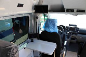 Arbeitsplatz für Begleitperson mit Bedienzentrale