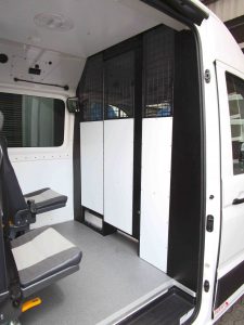 mittlerer Bereich: Platz für zwei Begleitpersonen